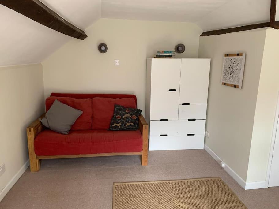 Trinity Annexe An Adorable First Floor Light And Lofty Space Within An Aonb 戈德曼斯通 外观 照片
